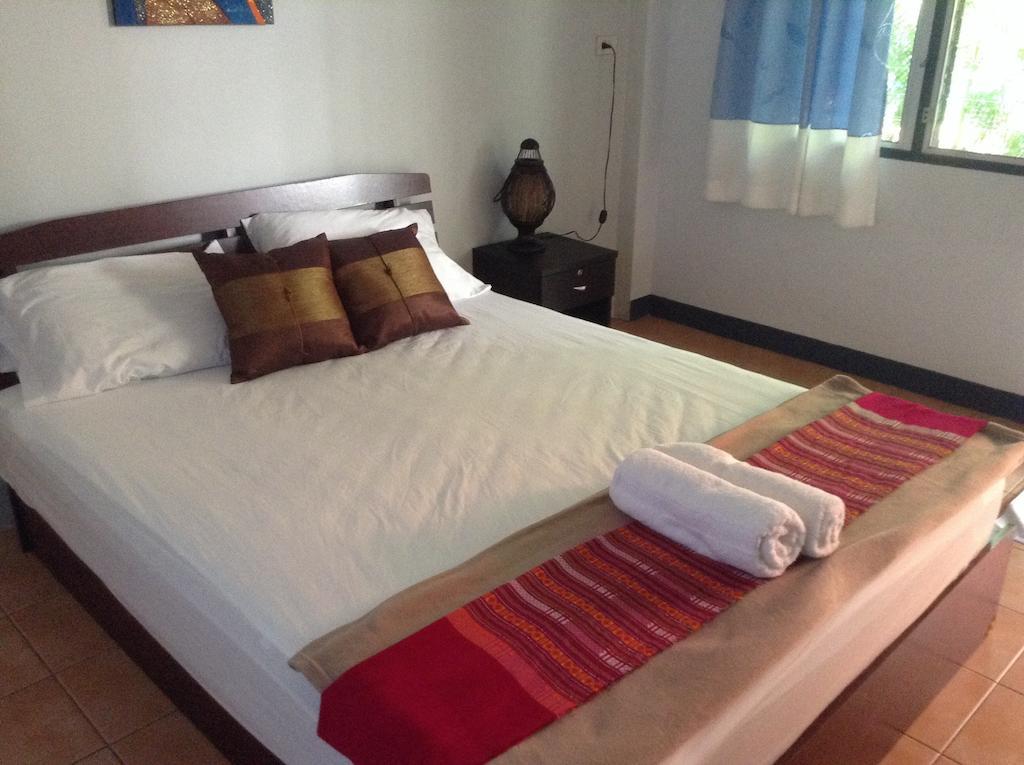 Hi Guesthouse Airport Чіангмай Номер фото